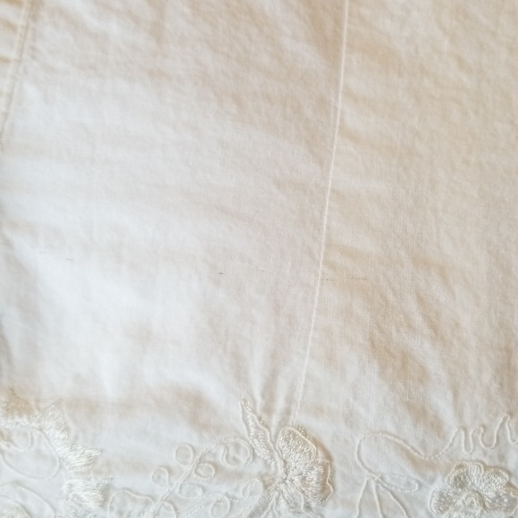 Embroidered White Blouse - Picture 6 of 6